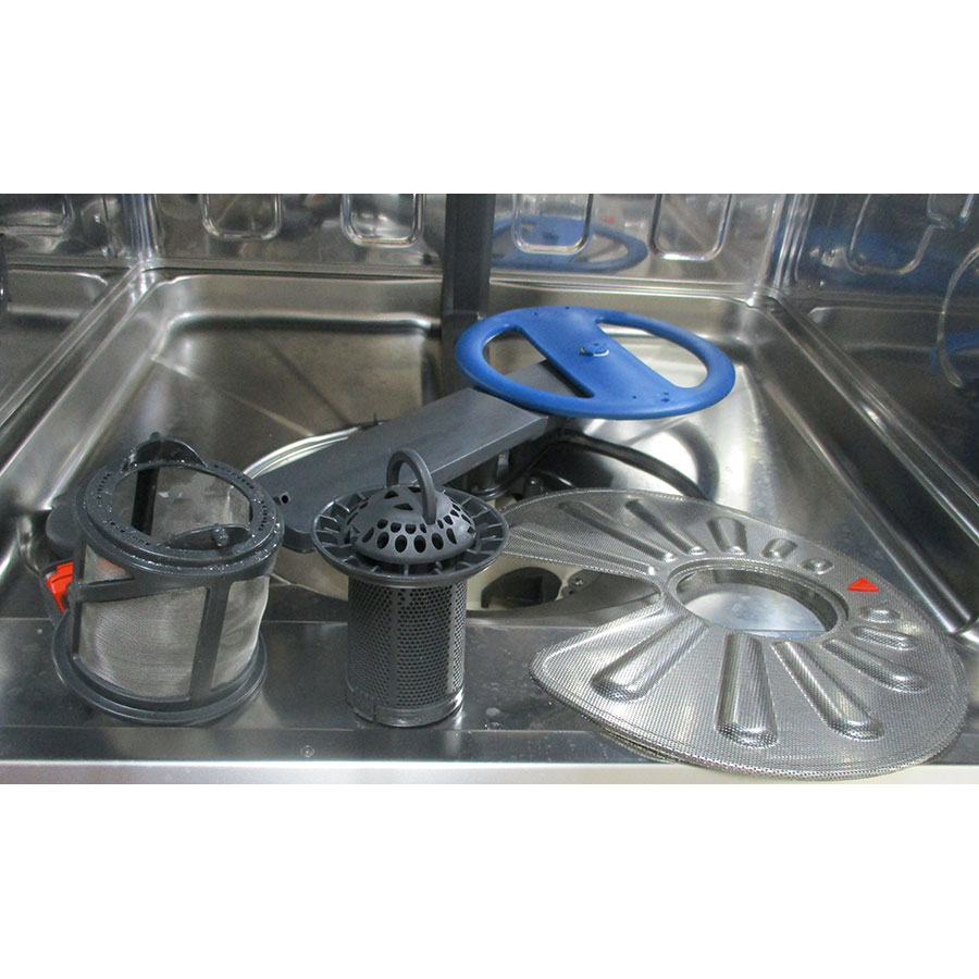 Electrolux EEC87300L - Réservoir à sel et retrait du filtre
