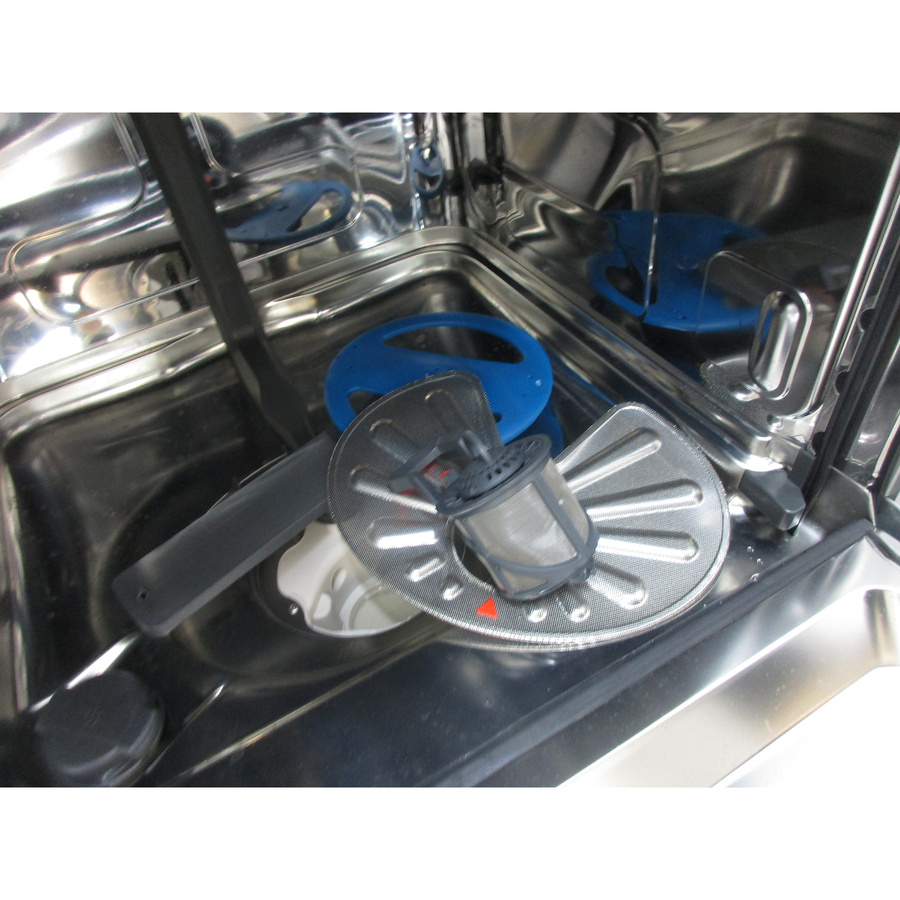 Electrolux ESM48400SX - Réservoir à sel et retrait du filtre