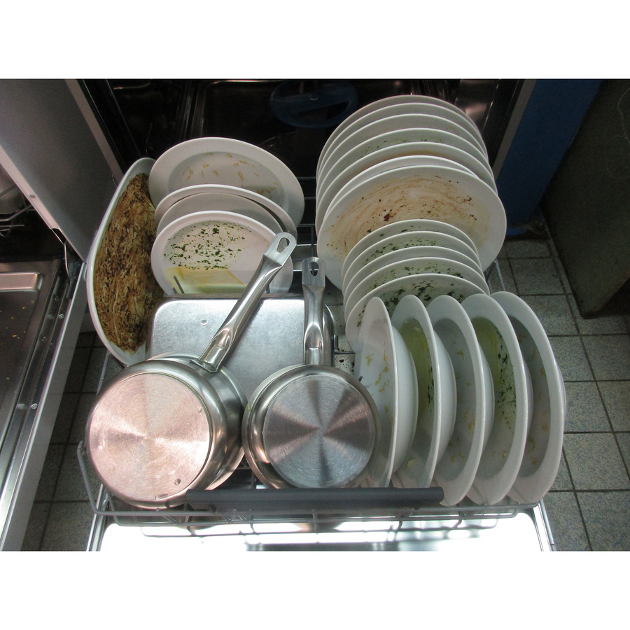 Electrolux ESM48400SX - Rangement panier inférieur