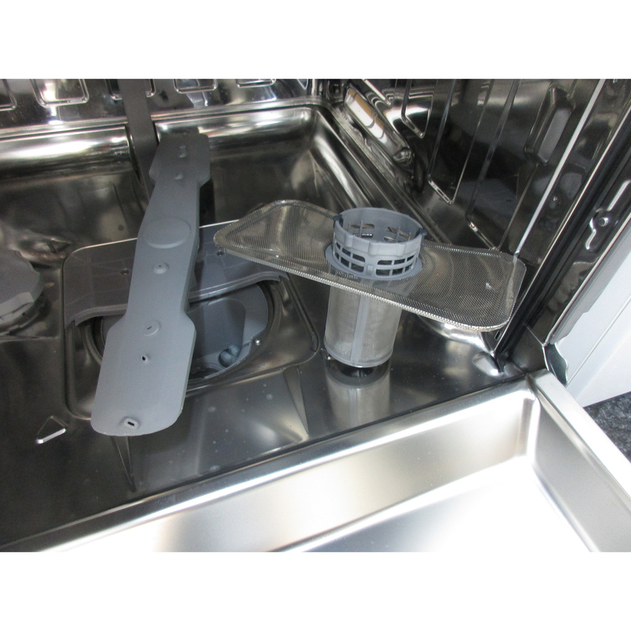 EssentielB ELV-444b - Réservoir à sel et retrait du filtre