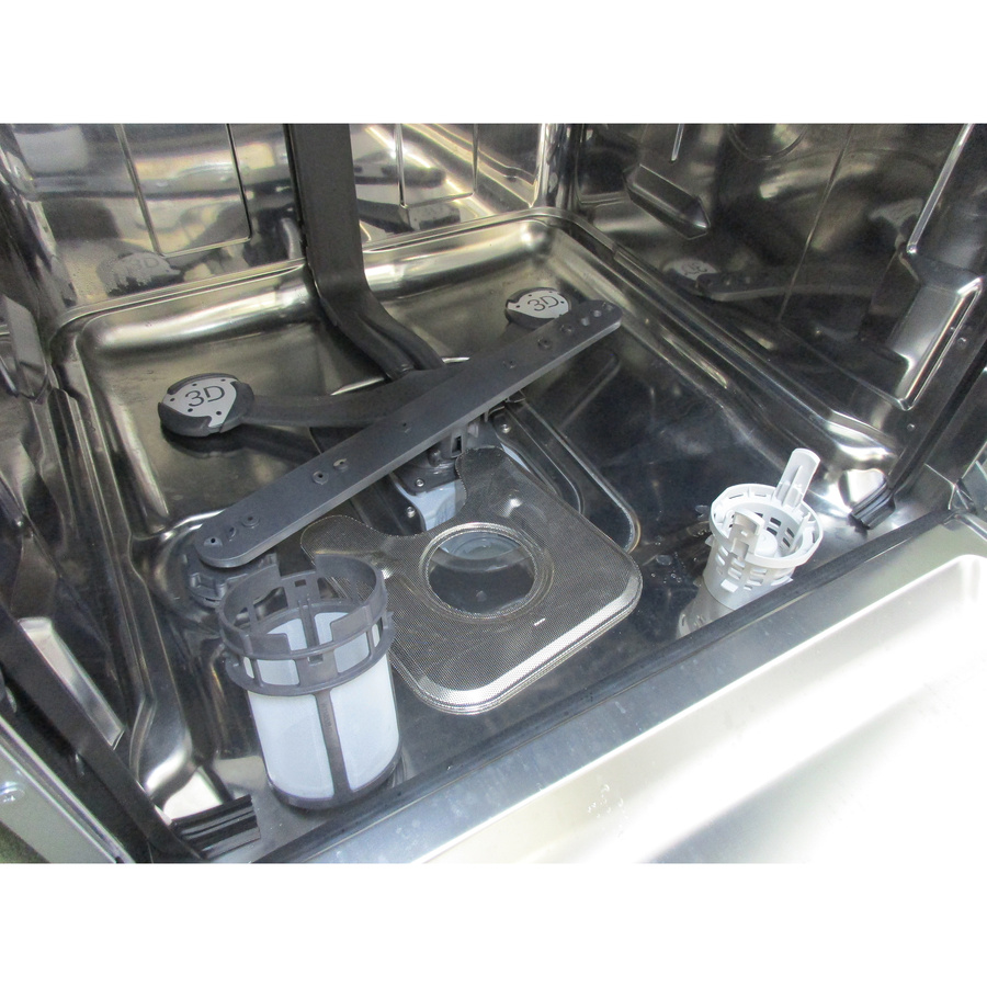 Hotpoint H7IHP40L - Réservoir à sel et retrait du filtre