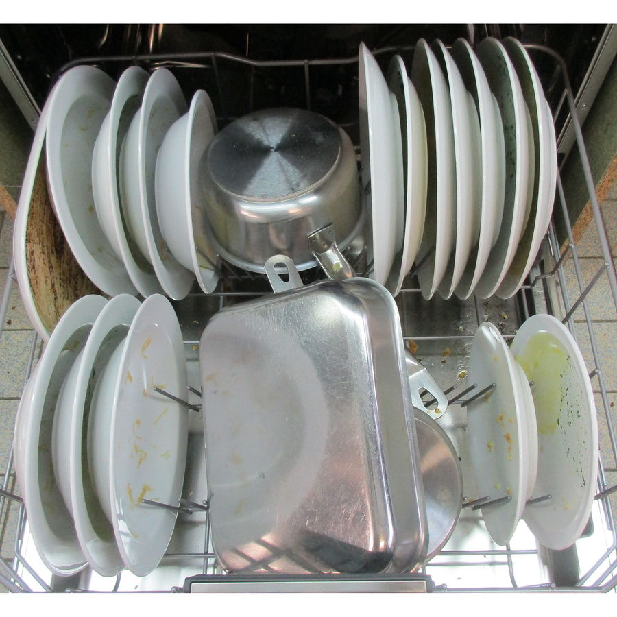 Hotpoint H7IHP40L - Rangement panier inférieur