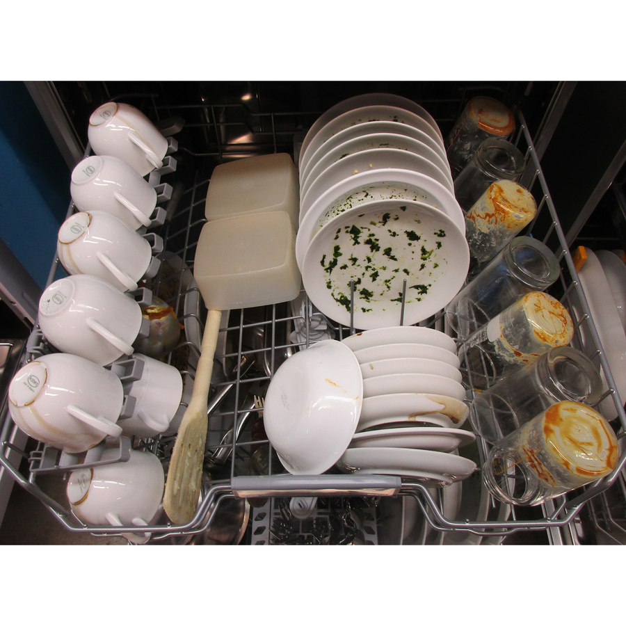 Indesit D2FHD624AS - Rangement panier supérieur