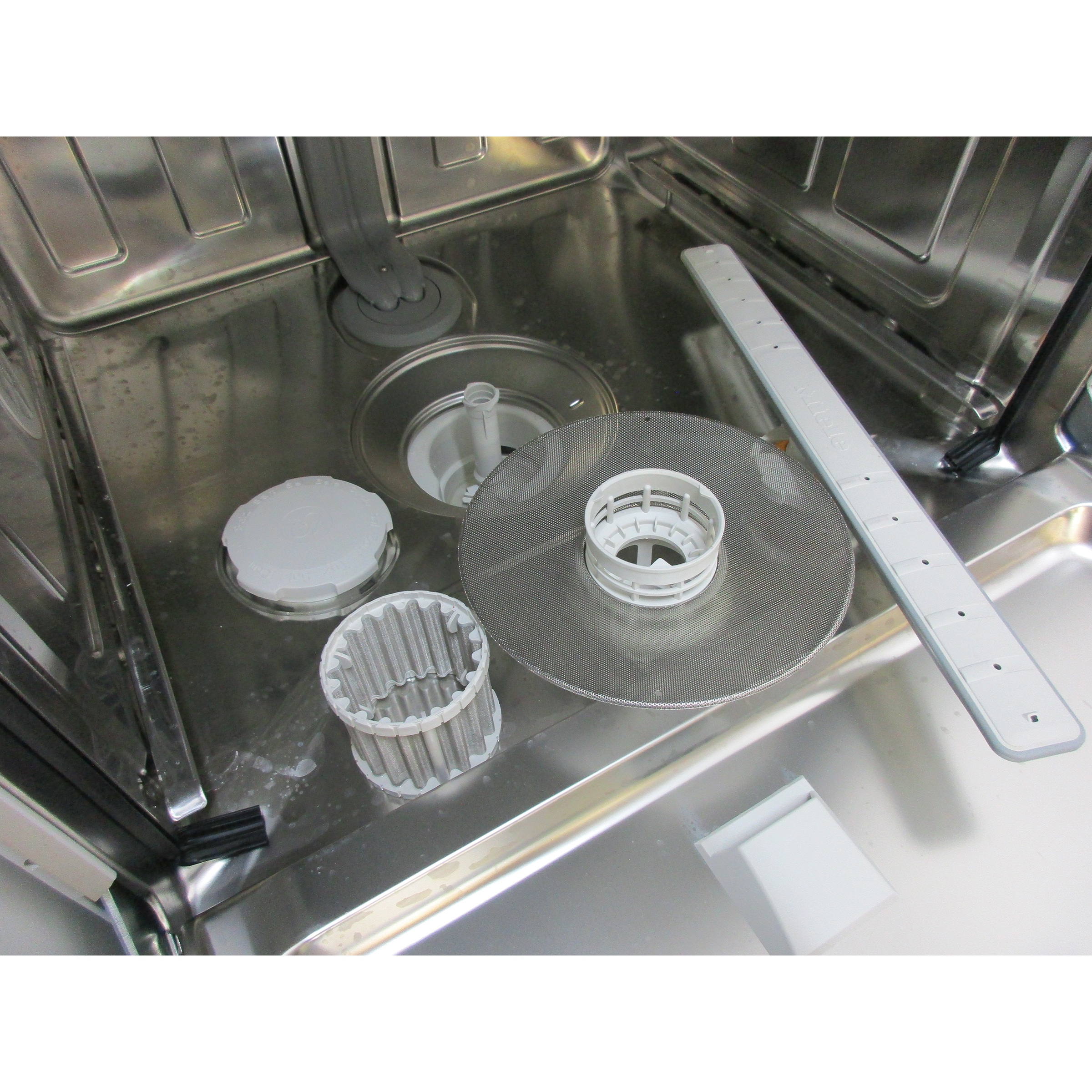 Miele G 7110 SC - Réservoir à sel et retrait du filtre