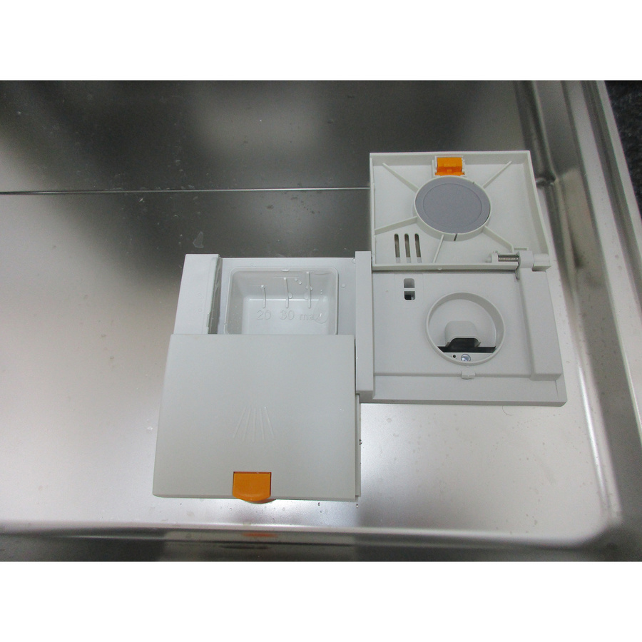 Miele G5152SCVI - Réservoir à sel et retrait du filtre