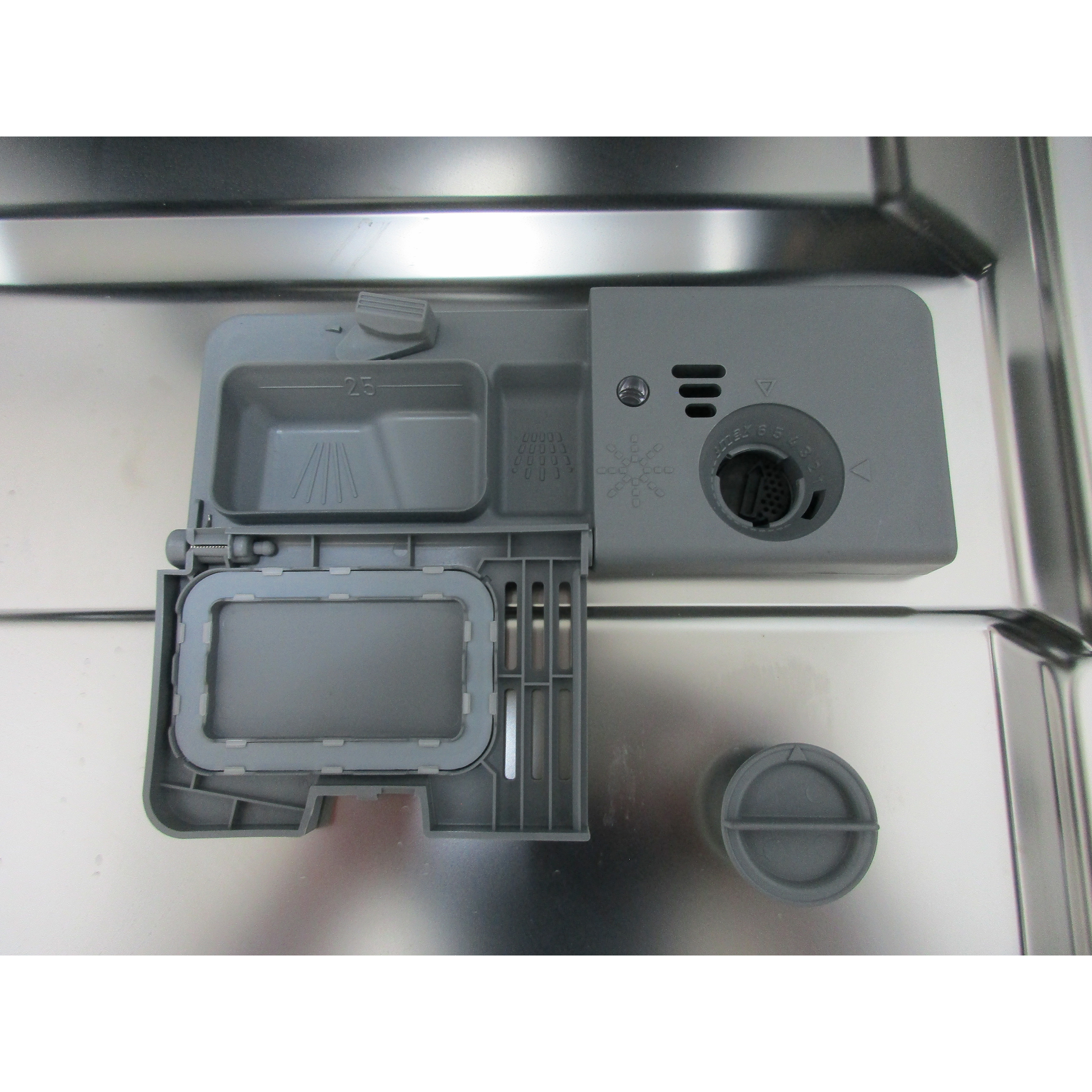 Schneider SCDW1542IDBM - Compartiment à produits