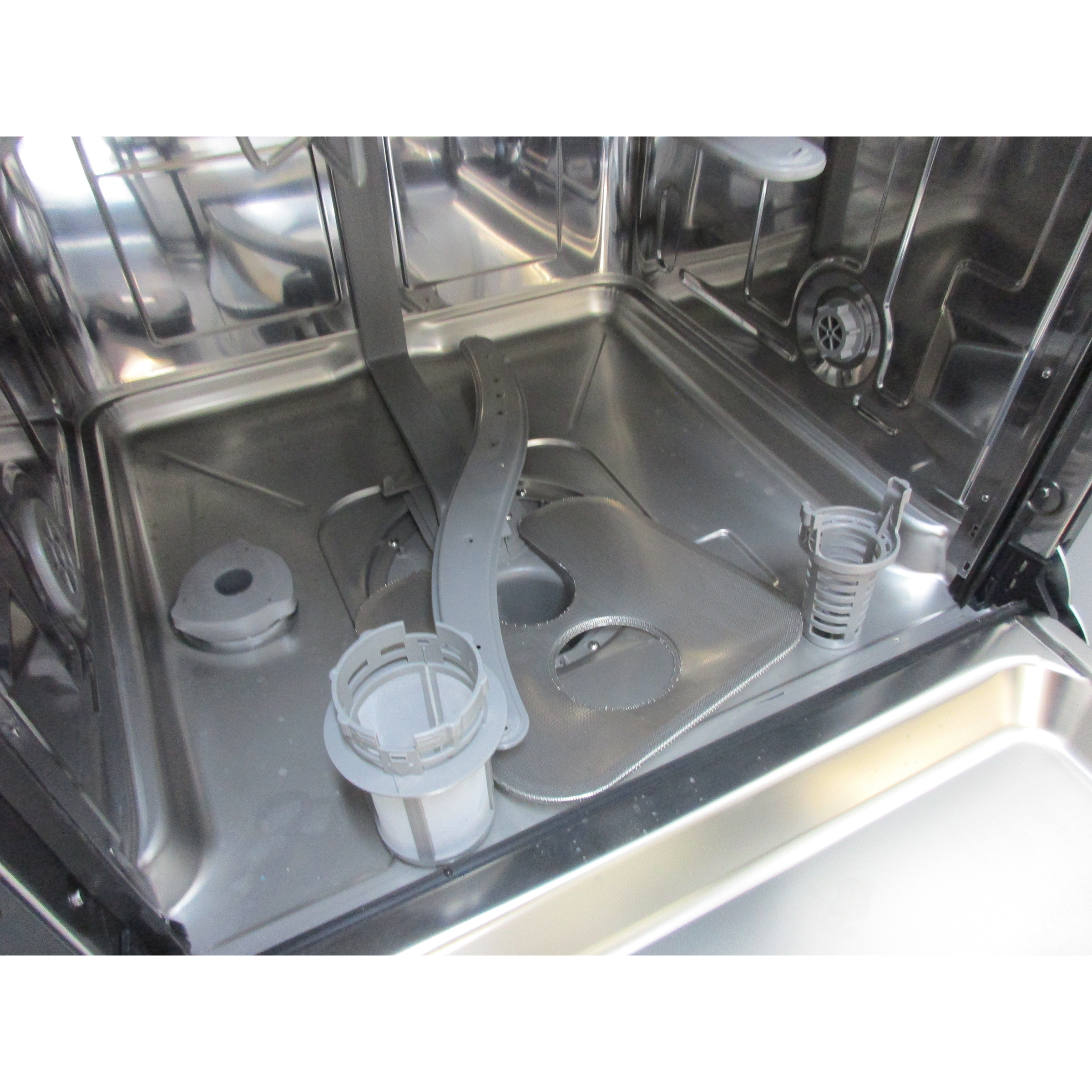 Schneider SCDW1542IDBM - Réservoir à sel et retrait du filtre