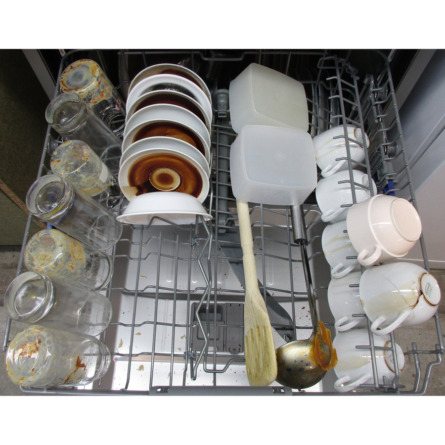 Thomson TDW1444BSL - Rangement panier supérieur