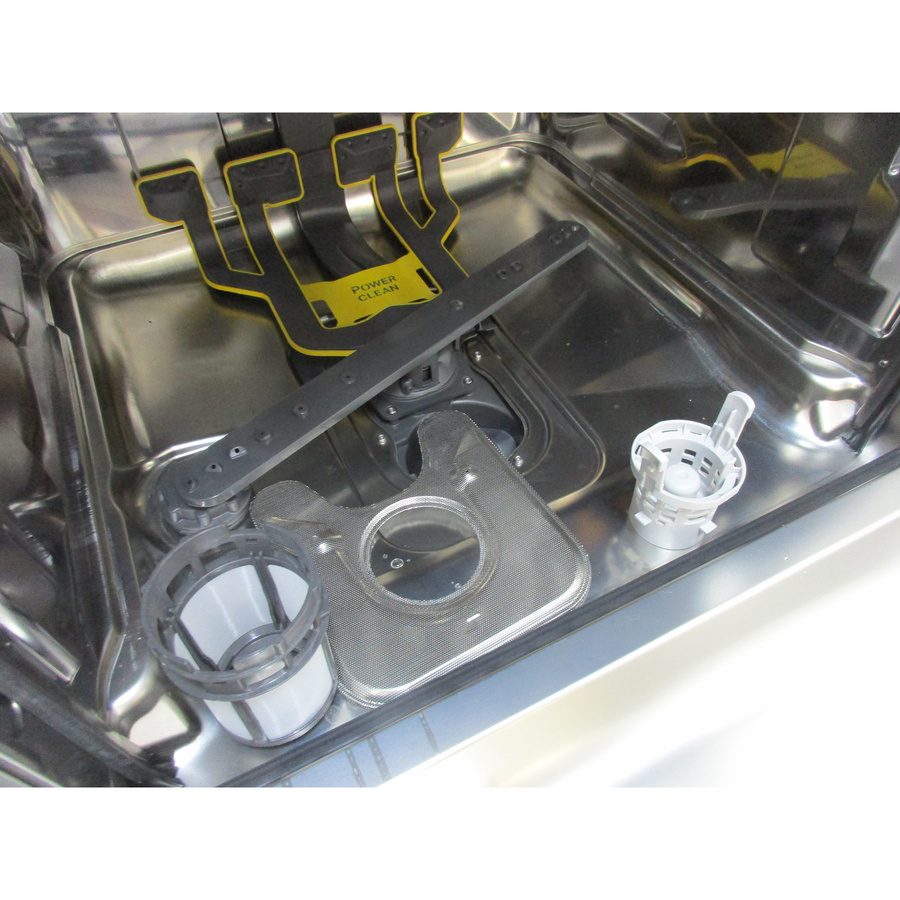 Whirlpool W7FHS41S - Réservoir à sel et retrait du filtre