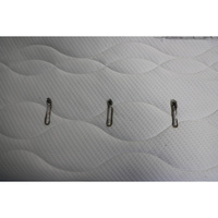 Jysk Stria plus ferme - Test d'inflammabilité : trois cigarettes sont allumées et placées sur le matelas