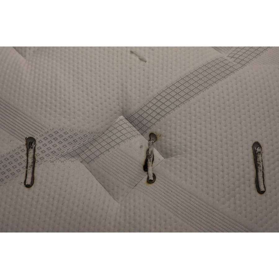 Alinéa Roya - Test d'inflammabilité : trois cigarettes sont allumées et placées sur le matelas