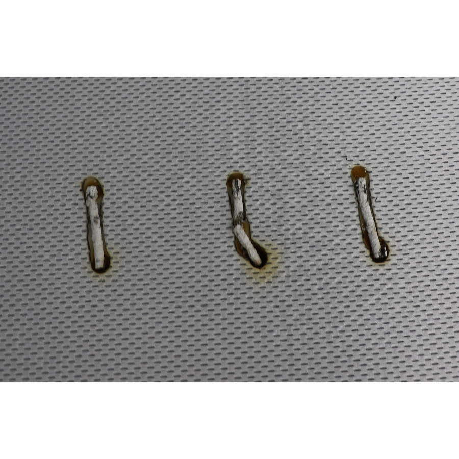 Bett1 Bodyguard Boxspring - Test d'inflammabilité : trois cigarettes sont allumées et placées sur le matelas