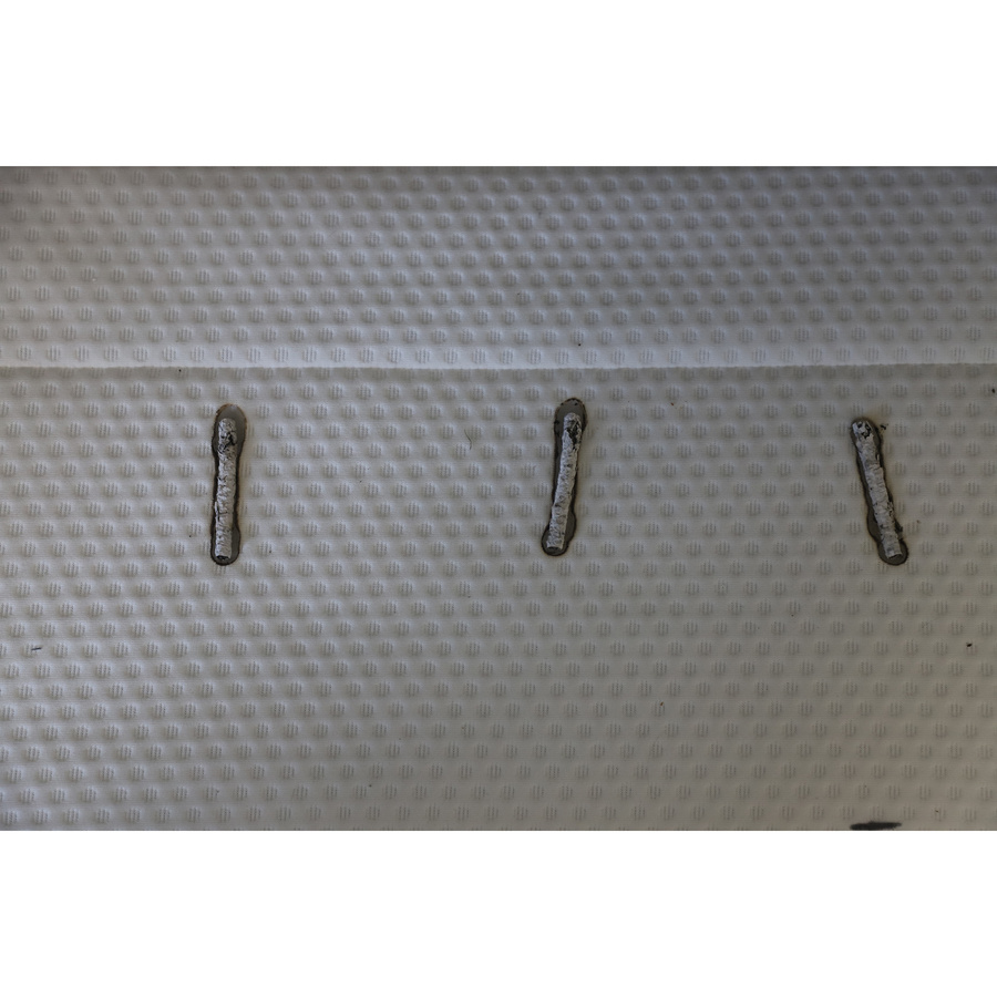 Ikea Åkrehamn ferme 604.816.47 - Test d'inflammabilité : trois cigarettes sont allumées et placées sur le matelas