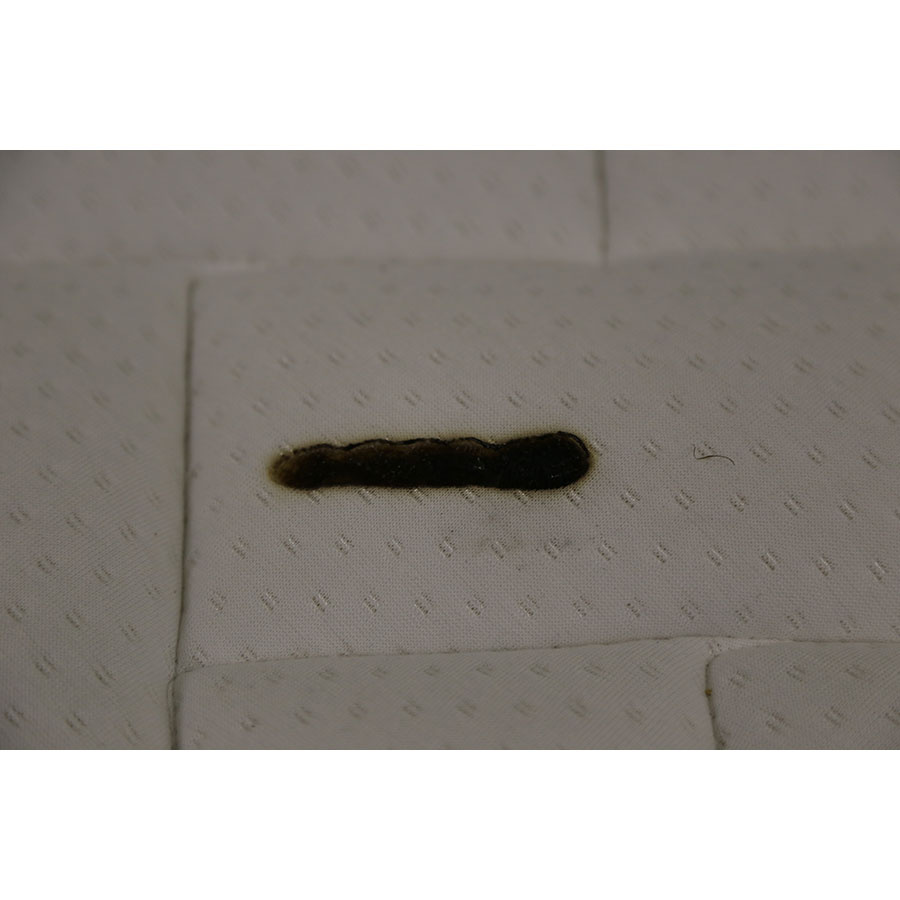 La Compagnie du lit Confort memory(*20*) - Résultat du test d'inflammabilité avec des cigarettes