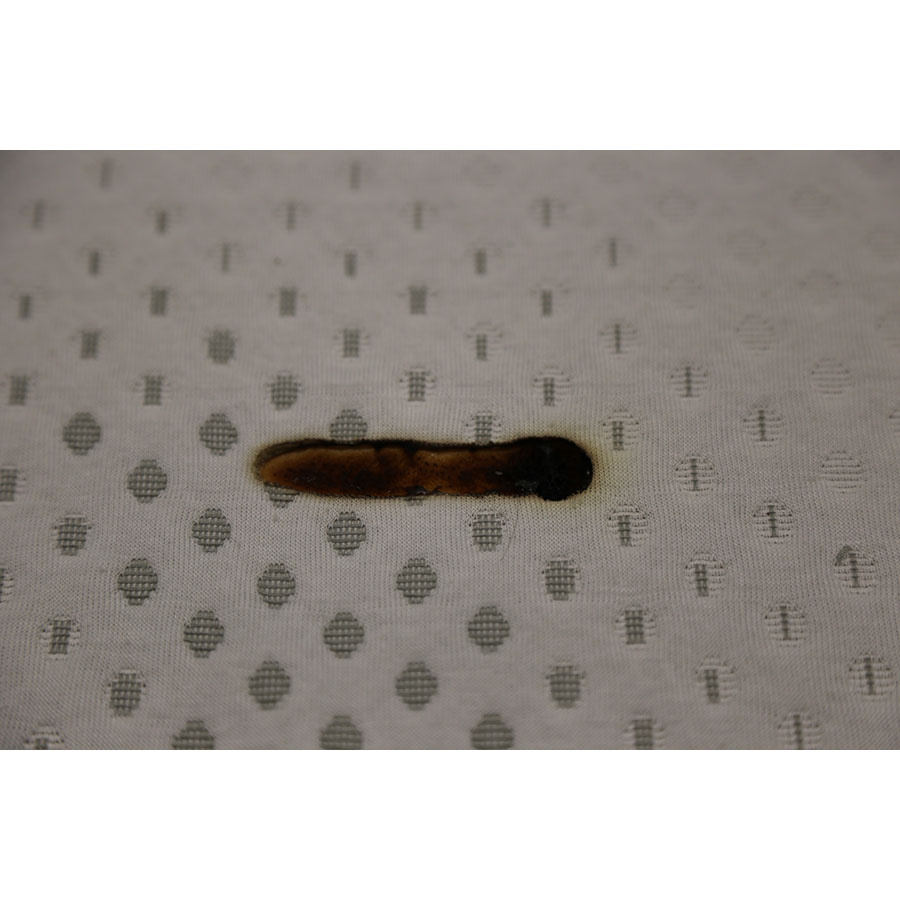 MyMoosie Le matelas MyMoosie(*17*)(*20*) - Test d'inflammabilité effectué avec une allumette