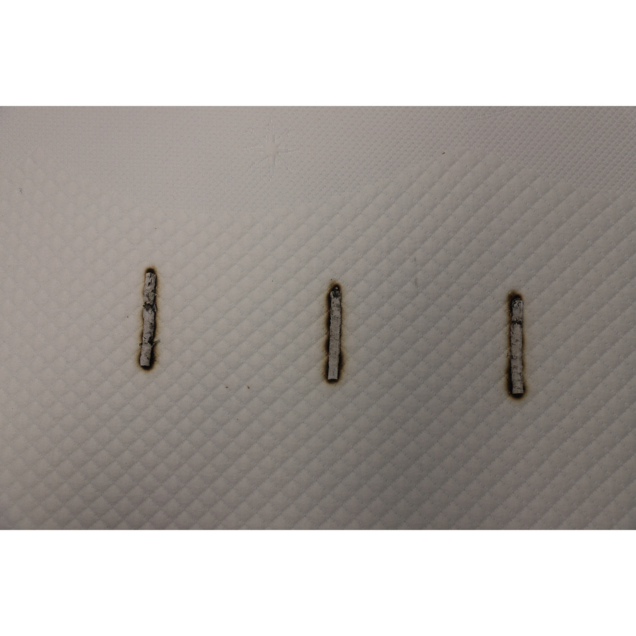 Sleepy Original 2025 - Test d'inflammabilité : trois cigarettes sont allumées et placées sur le matelas