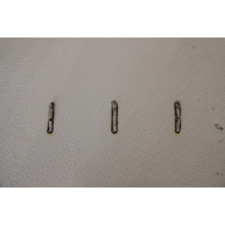 Wopilo Hybride premium - Test d'inflammabilité : trois cigarettes sont allumées et placées sur le matelas