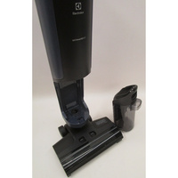 Electrolux Wet&Dry 800 EW81U3DB - Réservoir avant amovible