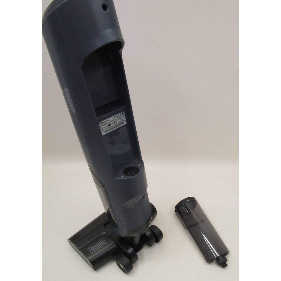 Electrolux Wet&Dry 800 EW81U3DB - Réservoir arrière amovible
