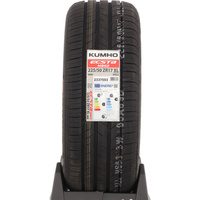 Kumho Ecsta HS52 -  225/40 R18