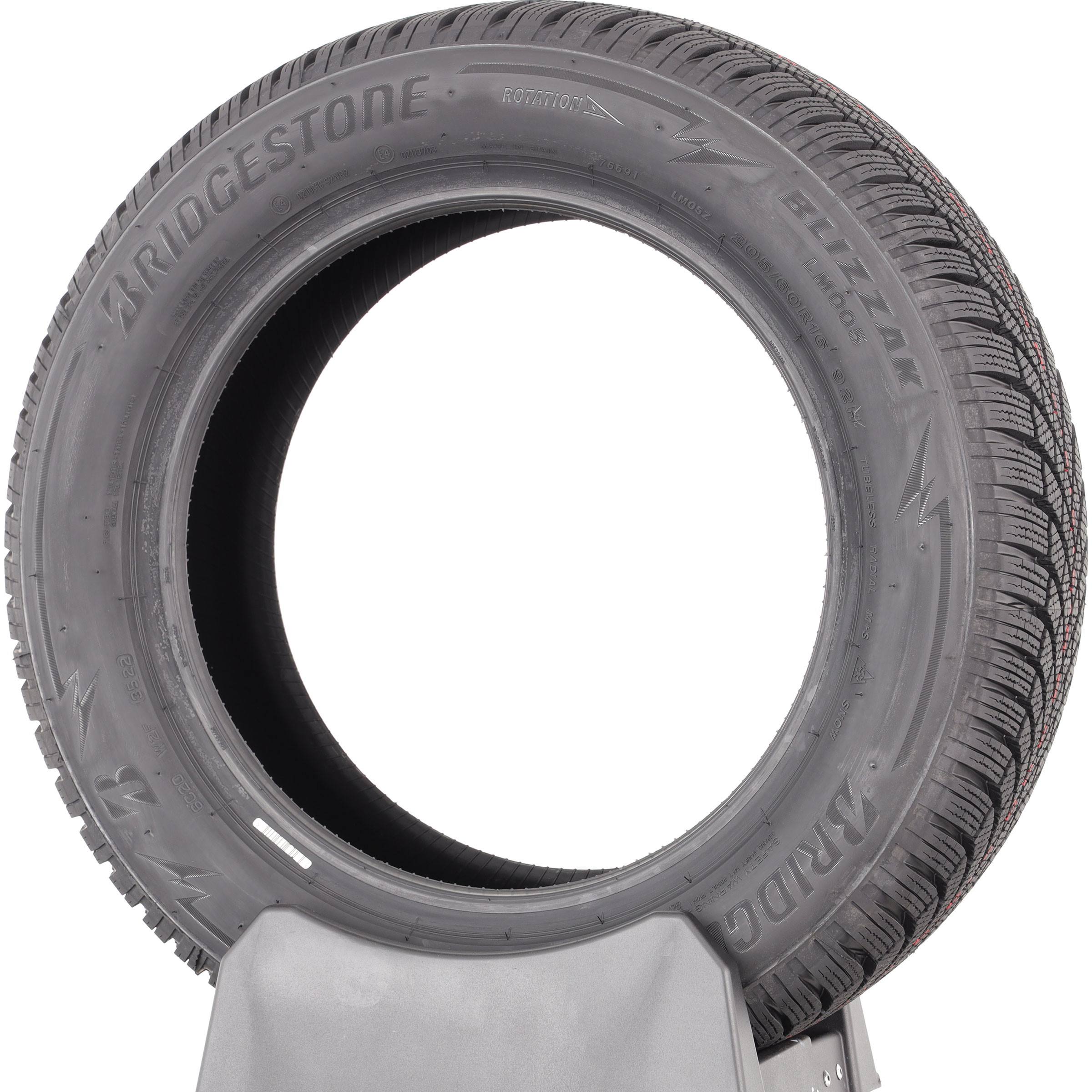 Test Bridgestone Blizzak LM005 - 205/60 R16 - Pneu - UFC-Que Choisir