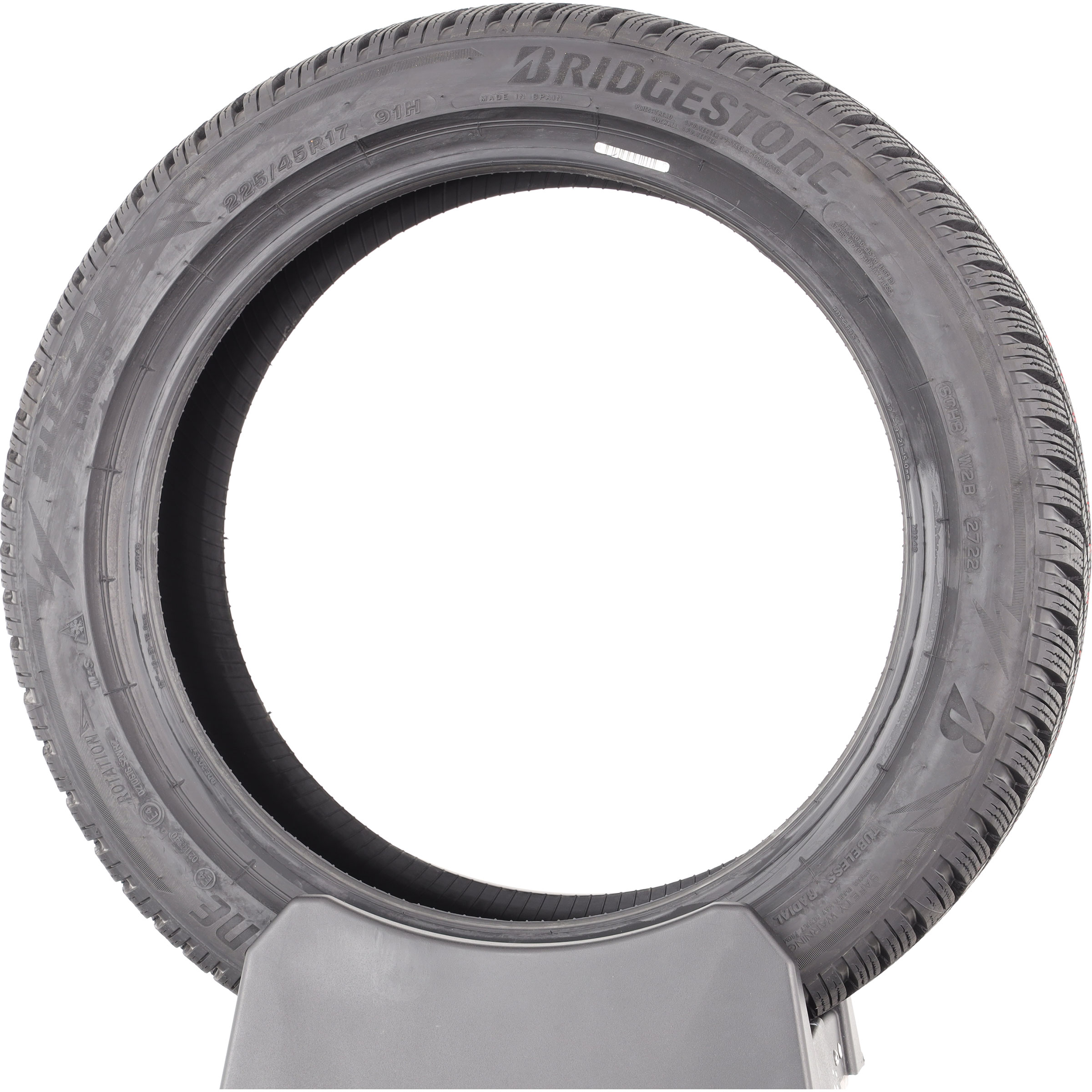 Bridgestone Blizzak LM005 -  225/45 R17