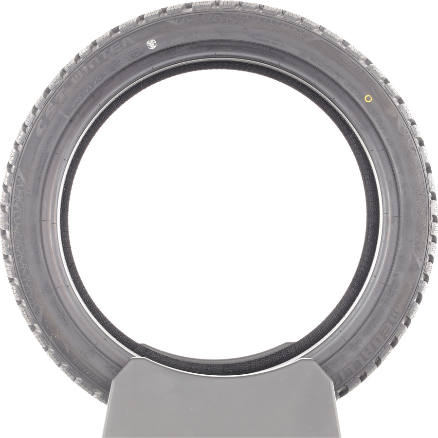 CST Medallion Winter WCP1 -  225/40 R18