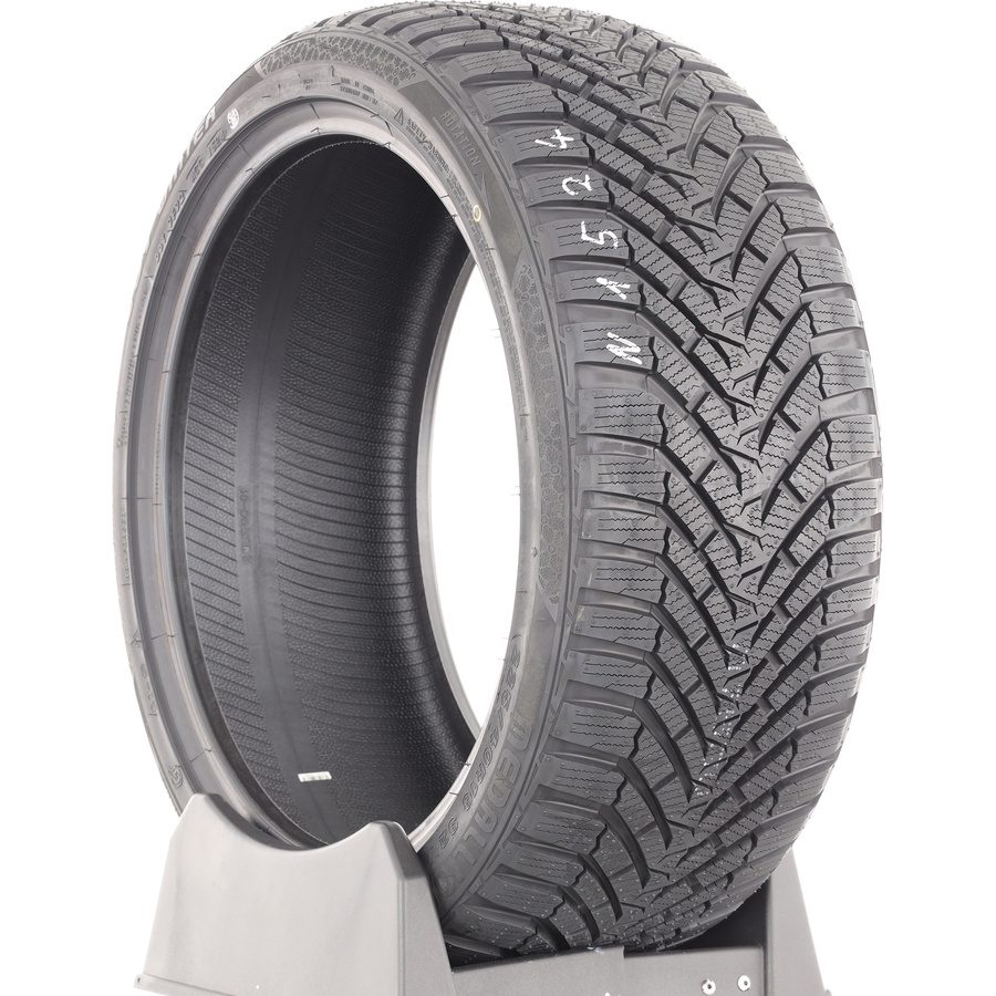 CST Medallion Winter WCP1 -  225/40 R18