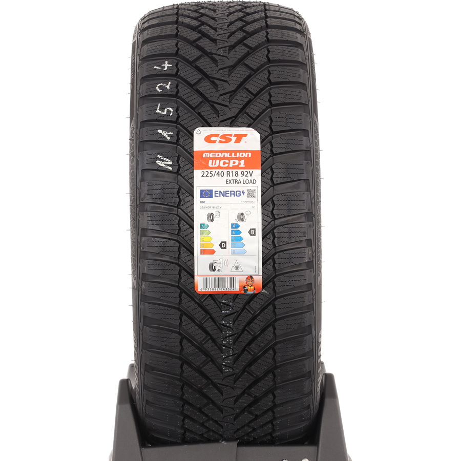 CST Medallion Winter WCP1 -  225/40 R18
