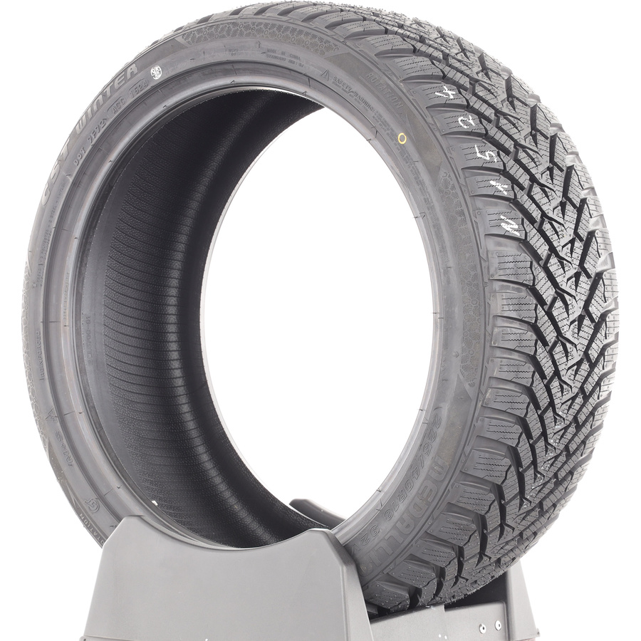 CST Medallion Winter WCP1 -  225/40 R18