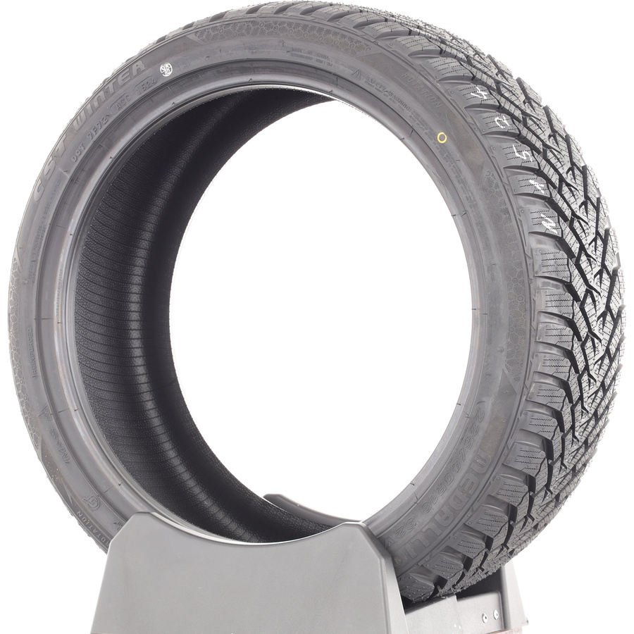 CST Medallion Winter WCP1 -  225/40 R18