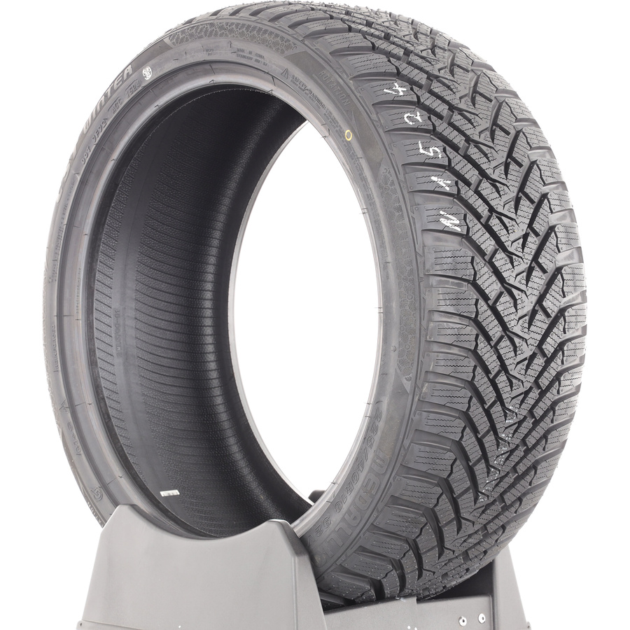 CST Medallion Winter WCP1 -  225/40 R18