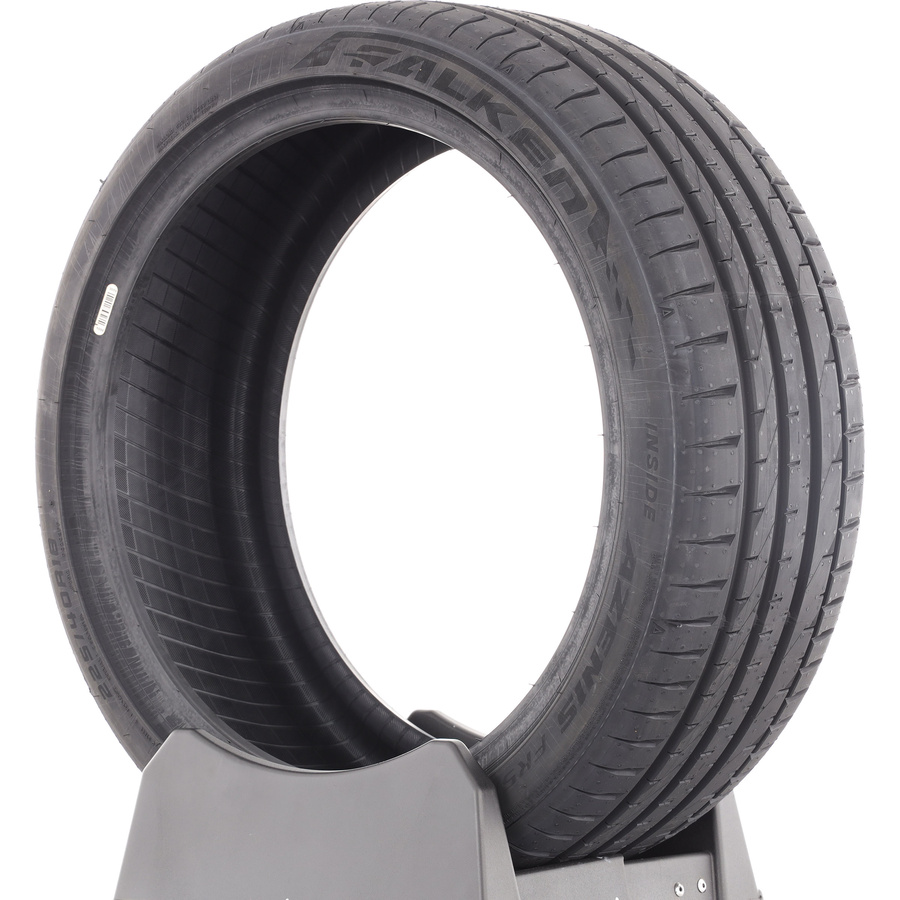 Falken Azenis FK520 -  225/40 R18