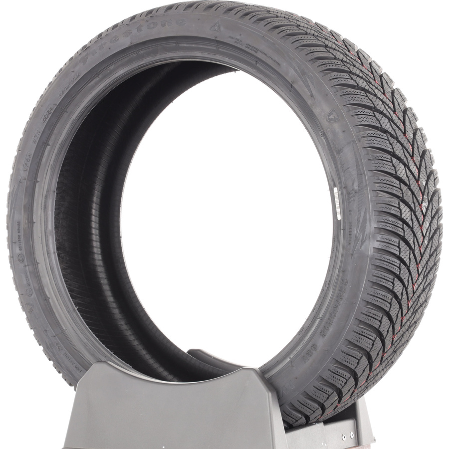 Firestone Winterhawk 4 -  225/40 R18