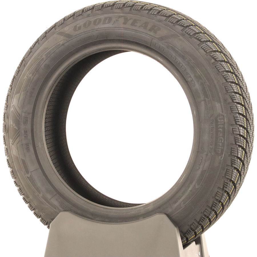 Goodyear UltraGrip Performance 3