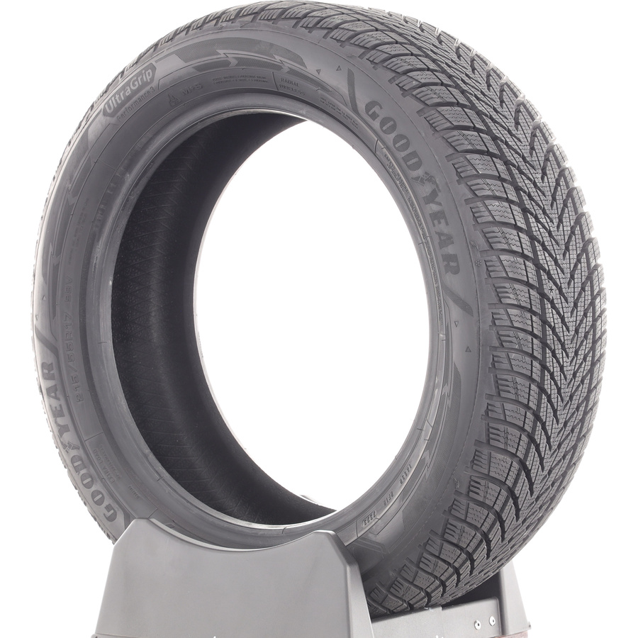 Goodyear UltraGrip Performance 3 -  215/55 R17