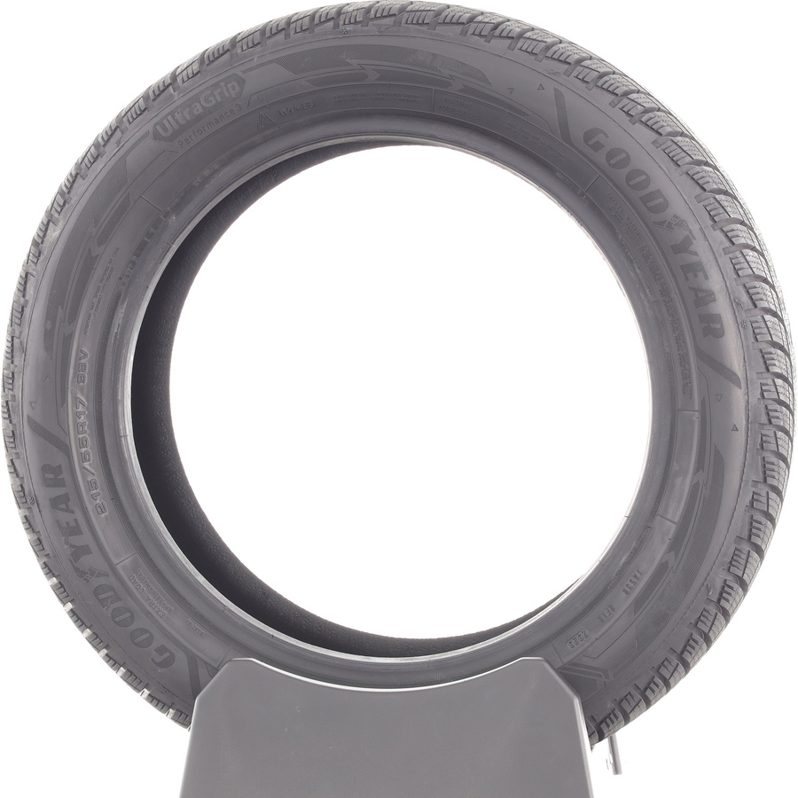 Goodyear UltraGrip Performance 3 -  215/55 R17