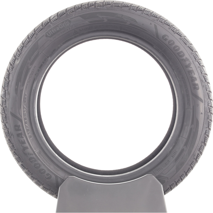 Goodyear UltraGrip Performance 3 -  215/55 R17