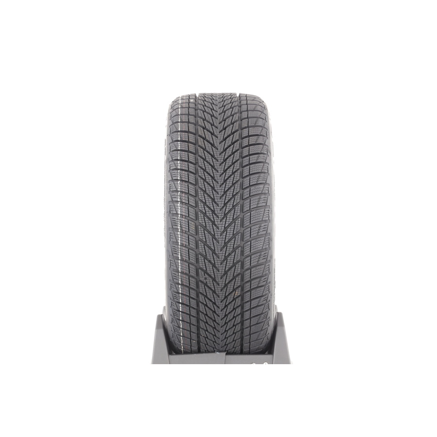 Goodyear UltraGrip Performance 3 -  225/40 R18