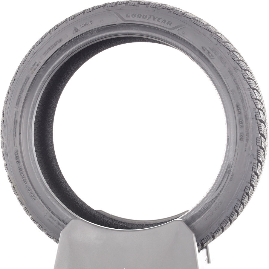 Goodyear UltraGrip Performance 3 -  225/40 R18