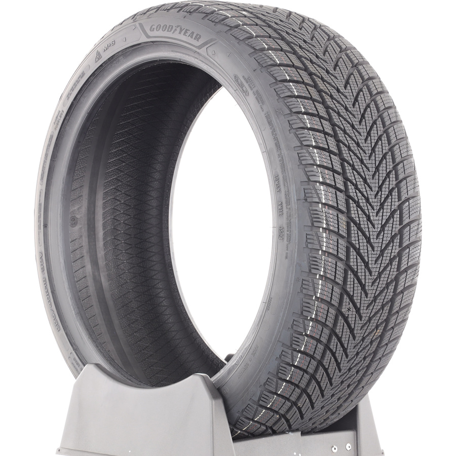 Goodyear UltraGrip Performance 3 -  225/40 R18