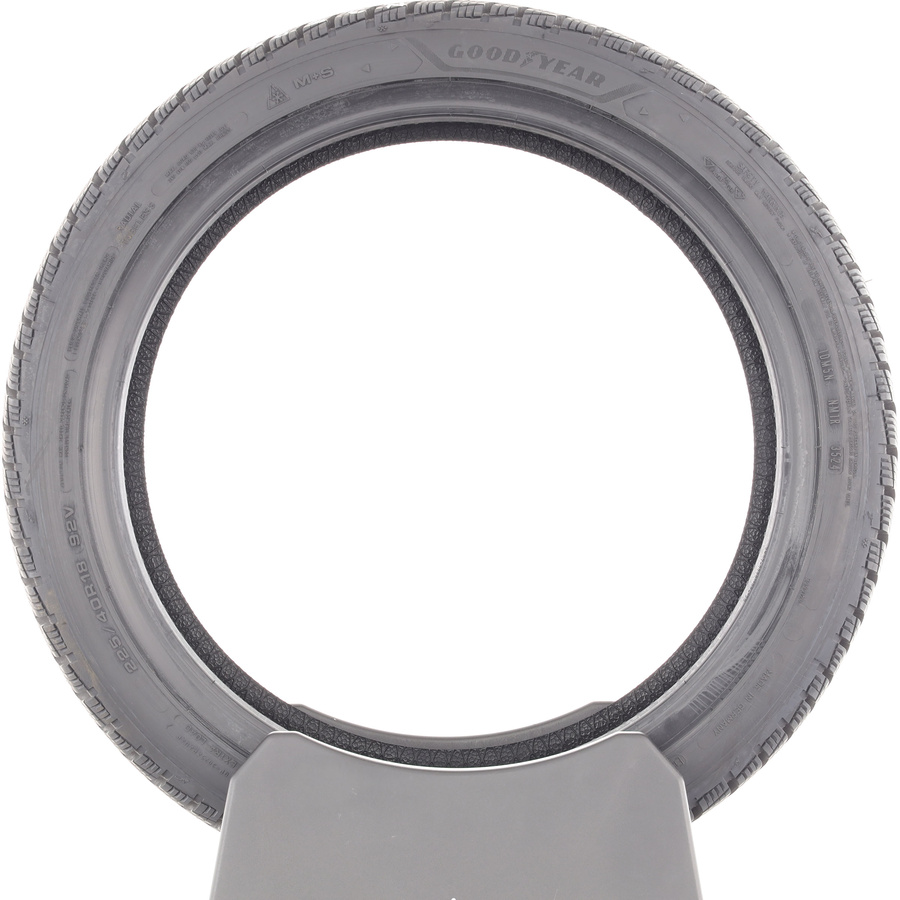 Goodyear UltraGrip Performance 3 -  225/40 R18