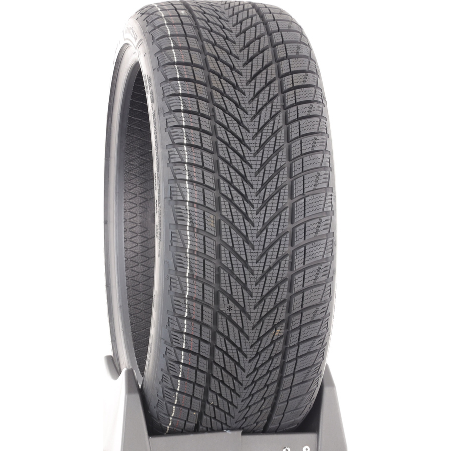 Goodyear UltraGrip Performance 3 -  225/40 R18