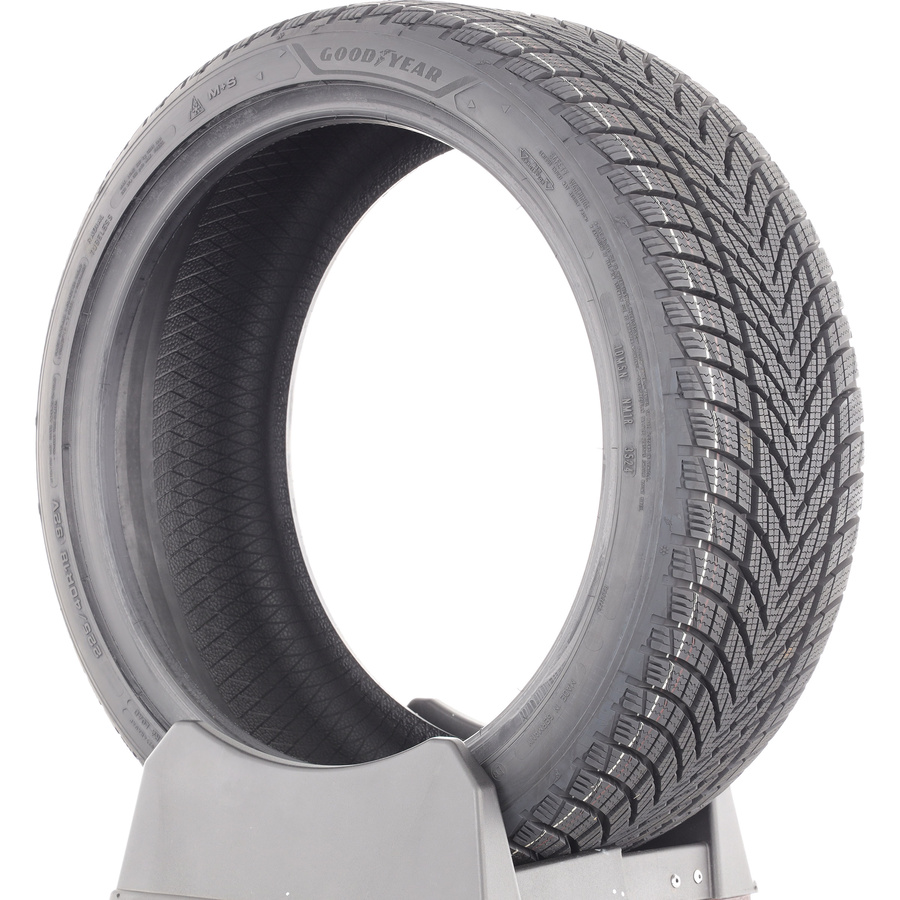 Goodyear UltraGrip Performance 3 -  225/40 R18