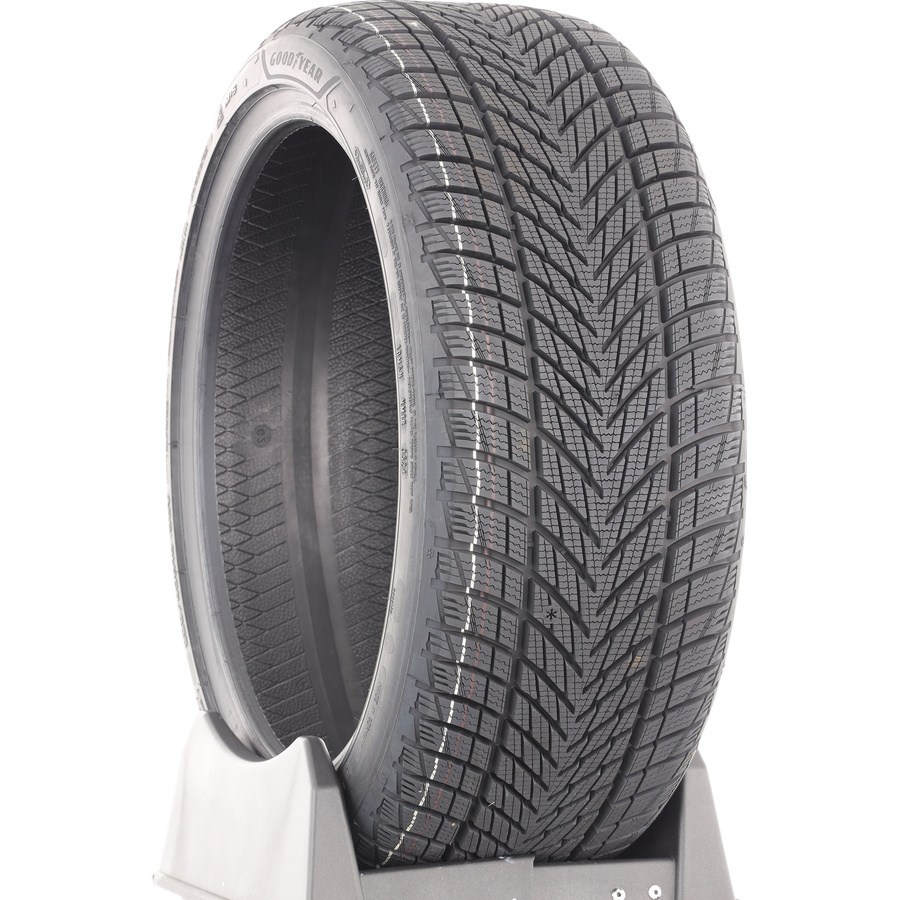 Goodyear UltraGrip Performance 3 -  225/40 R18