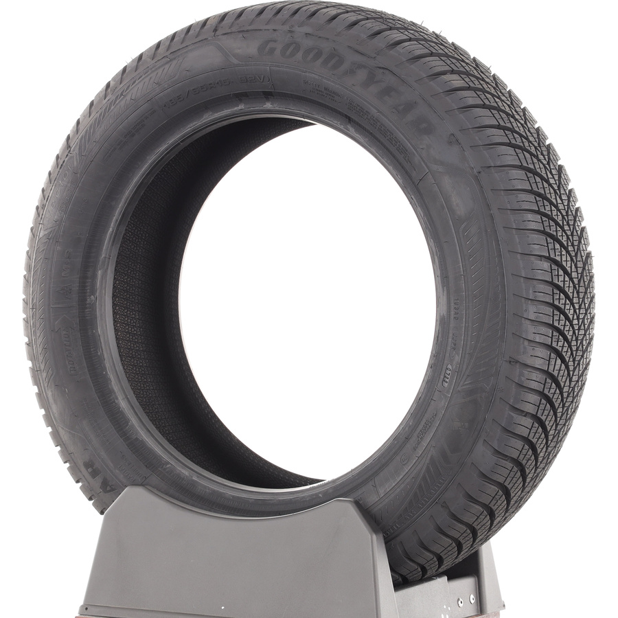 Goodyear Vector 4Seasons Gen-3 -  185/65 R15