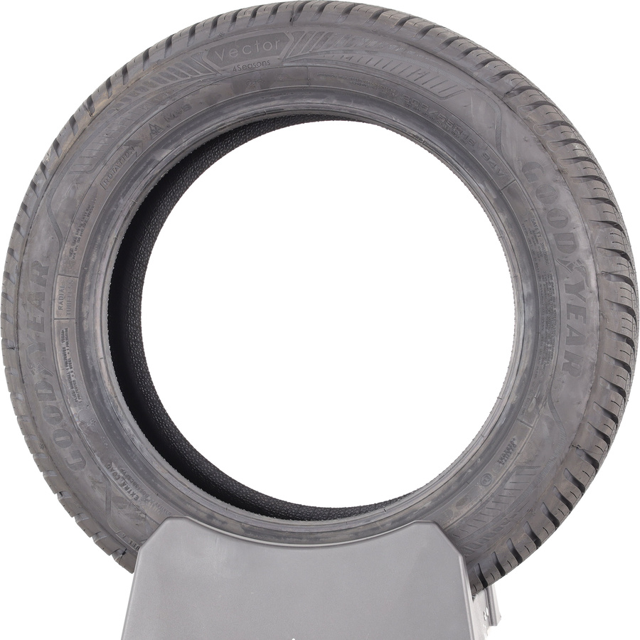 Goodyear Vector 4Seasons Gen-3 -  205/55 R16