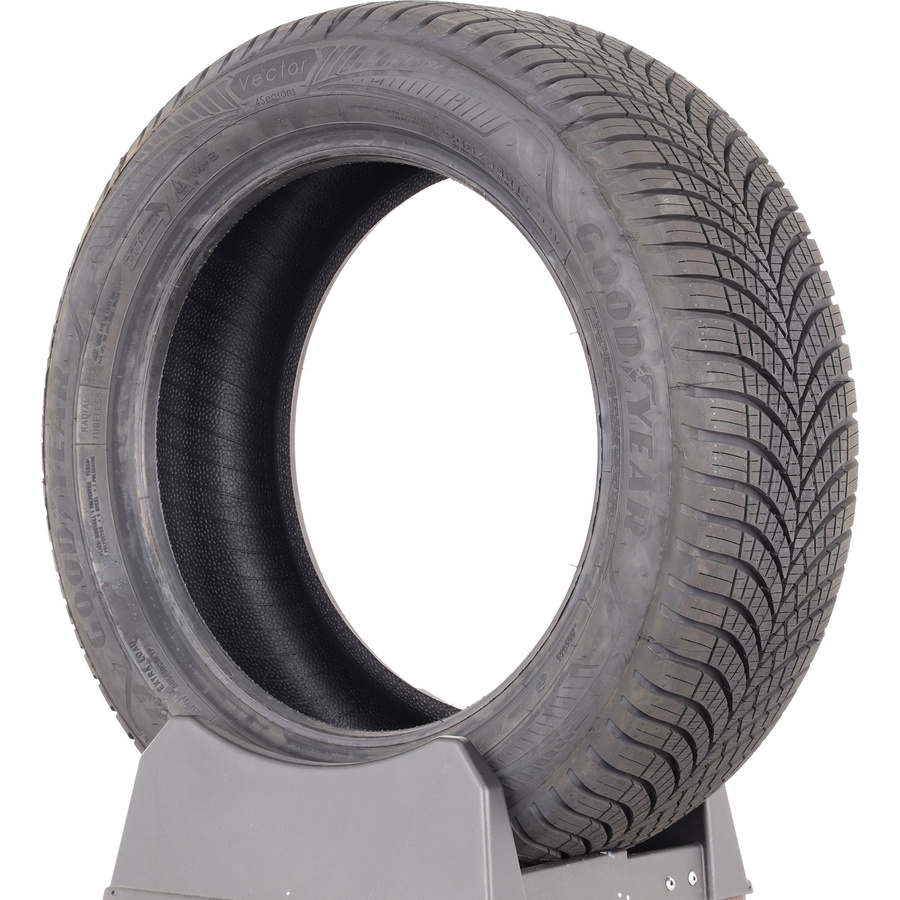 Goodyear Vector 4Seasons Gen-3 -  205/55 R16