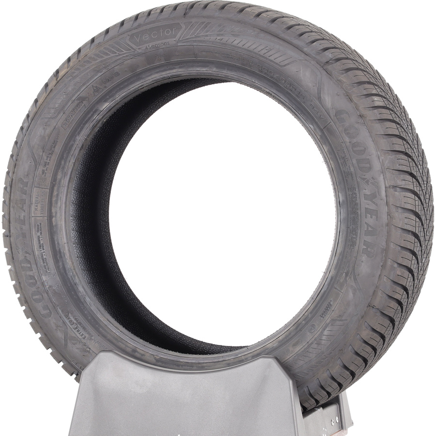 Goodyear Vector 4Seasons Gen-3 -  205/55 R16