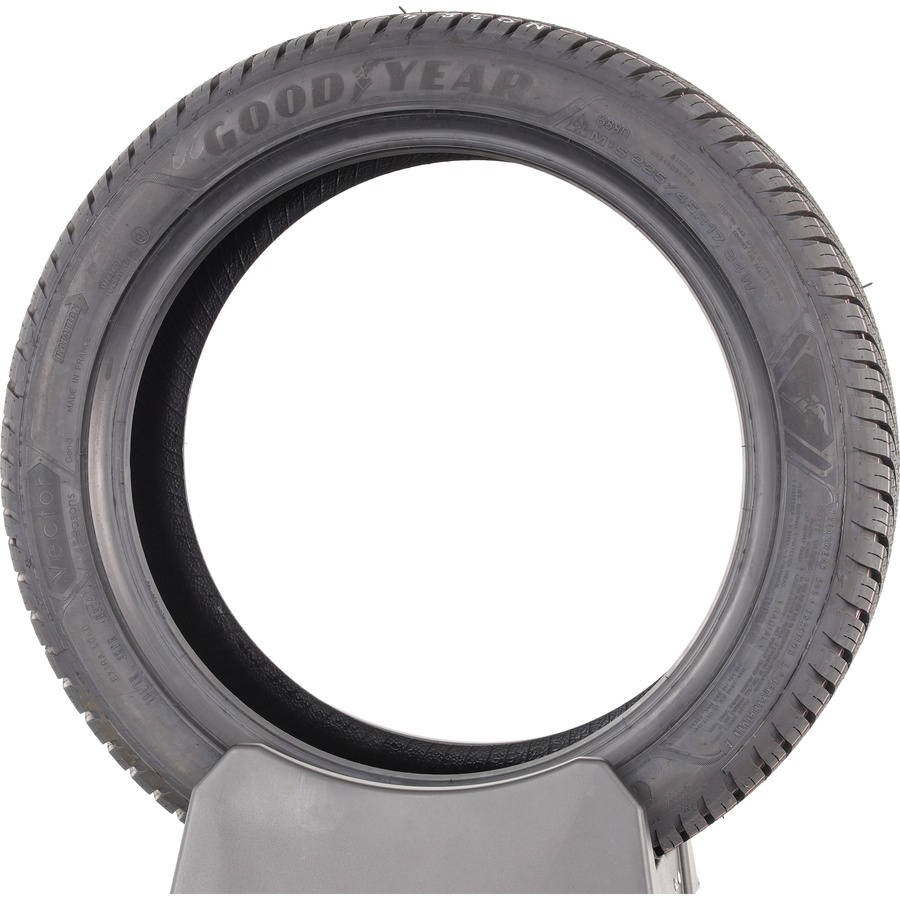 Goodyear Vector 4Seasons Gen-3 -  225/45 R17